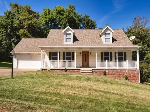 208 Stonebridge Dr, Finleyville, PA 15332
