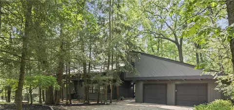716 Woodland Rd, Bradford Woods, PA 15015