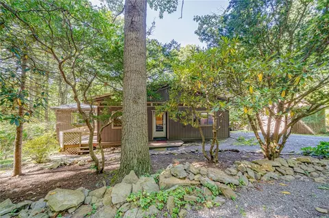 218 Horse Shoe Bend Rd, Acme, PA 15610