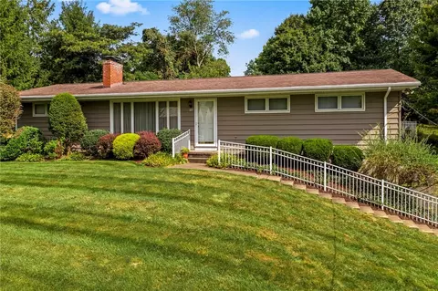 107 Fineview Dr, Mcmurray, PA 15317