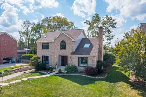 131 Hickory Heights Dr, Bridgeville, PA 15017