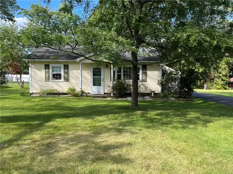 27 Upper Idlewild Dr, New Castle, PA 16101