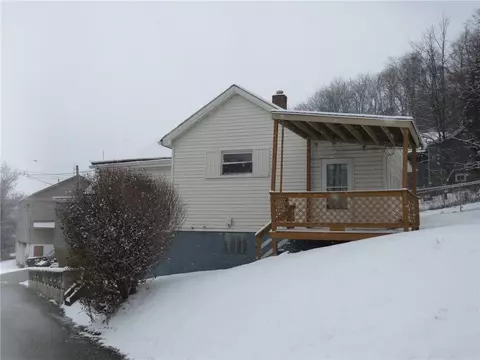811 Maple Dr, White Oak, PA 15131