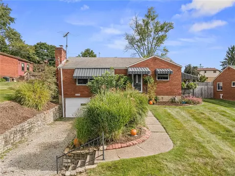 2520 Milford Dr, Bethel Park, PA 15102