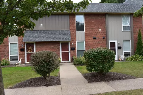 324 College Park Dr, Coraopolis, PA 15108