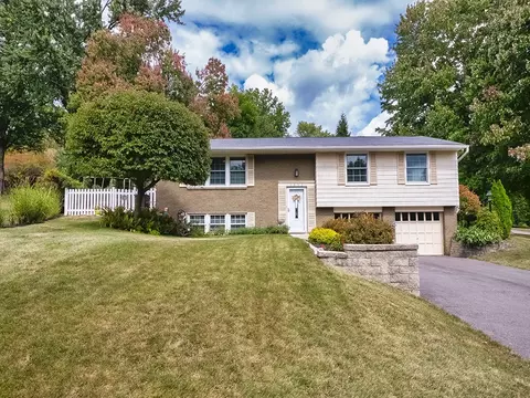 1353 Deep Wood Dr, Pittsburgh, PA 15241