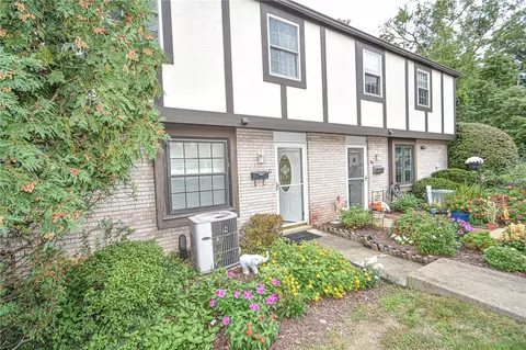 41 Oxford Ct, Pittsburgh, PA 15237