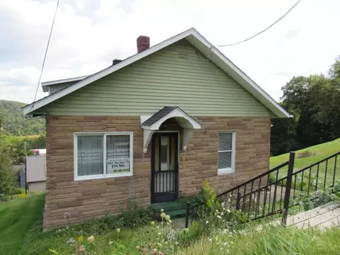 1323 Caroline St, Nanty Glo, PA 15943