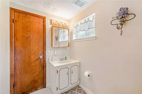 115 Colonial Dr, Irwin, PA 15642 photo 26