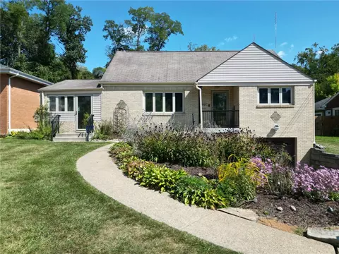 1021 Sanda Dr, Pittsburgh, PA 15227