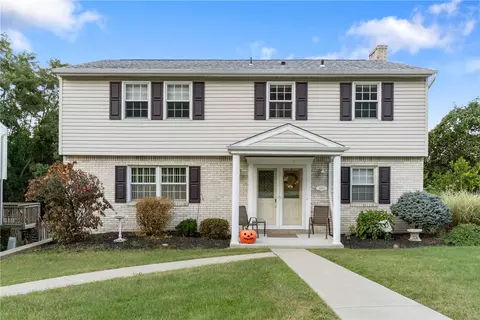 1810 Gina Dr, West Mifflin, PA 15122