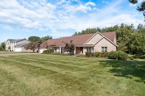 18 Timbercrest Cir, Cecil, PA 15321