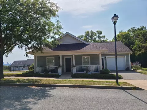 136 S Pleasant Ridge Rd, Mckees Rocks, PA 15136