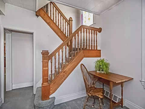 124 E Adams Ave, Vandergrift, PA 15690 photo 4