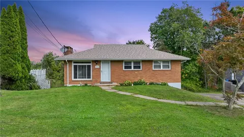 9978 Deerfield Dr, North Huntingdon, PA 15642