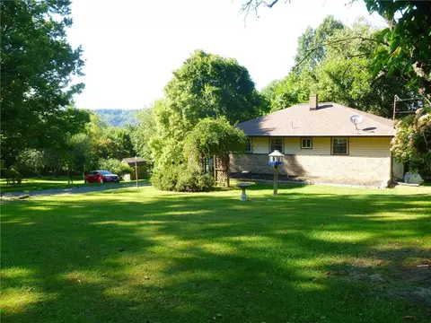 412 Gringo Independence Rd, Aliquippa, PA 15001