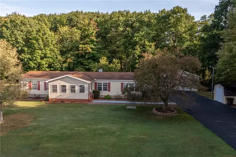 491 W Lake Rd, Transfer, PA 16154