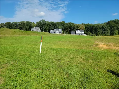 120 Buttercup Ln, Beaver Falls, PA 15010
