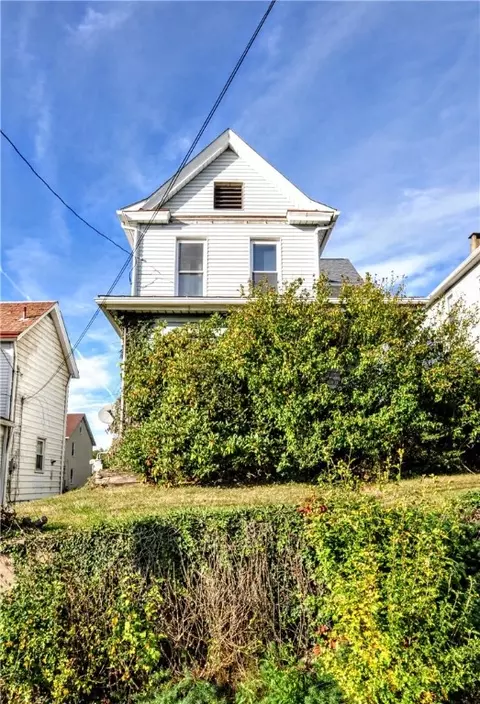 1011 Gaskill Ave, Jeannette, PA 15644