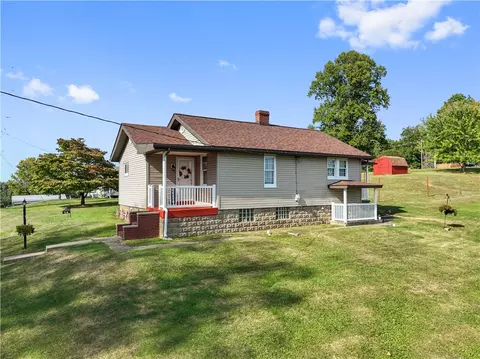 14 Pumpkin Center Rd, Finleyville, PA 15332