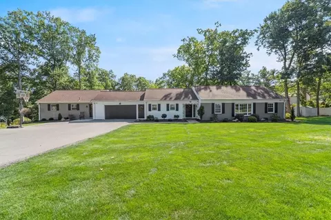 137 Thornwood Dr, Butler, PA 16001