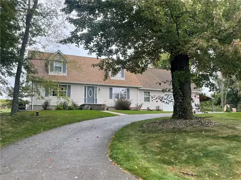 226 Randall Dr, New Castle, PA 16105