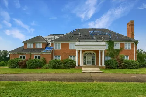 275 Mckinley Rd, Beaver Falls, PA 15010