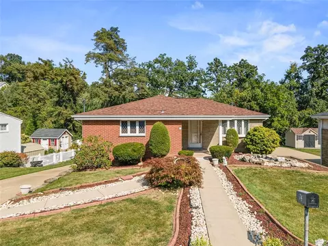 74 Eichelberger Dr, Coraopolis, PA 15108