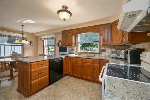 2219 Manordale Dr, Export, PA 15632 photo 10