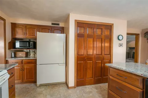 2219 Manordale Dr, Export, PA 15632 photo 11