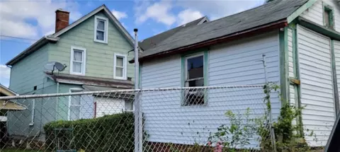 610 Saint Clair Ave, Clairton, PA 15025 photo 2