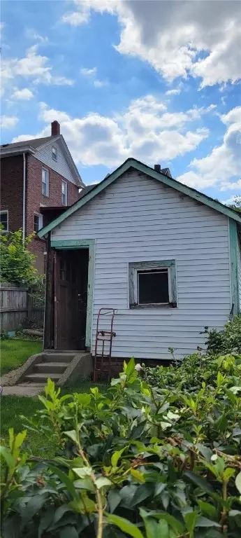 610 Saint Clair Ave, Clairton, PA 15025 photo 3