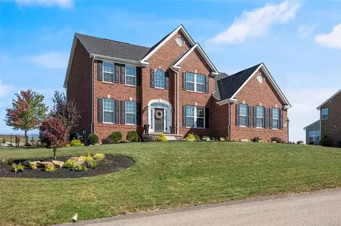 1099 Blackthorne Dr, Jeannette, PA 15644