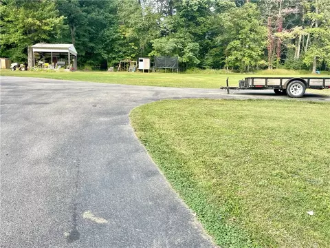 1381 Edmon Rd, Apollo, PA 15613 photo 3