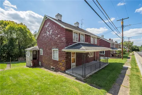 124 S Pine St, Ellsworth, PA 15331