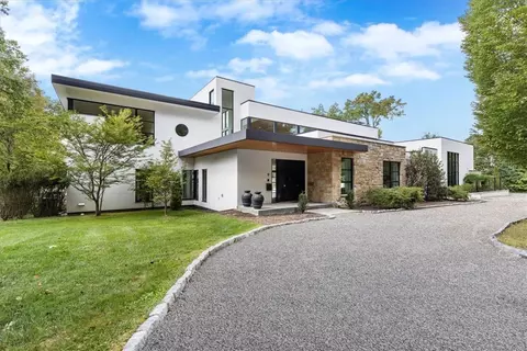 9 Woodland Rd, Sewickley, PA 15143