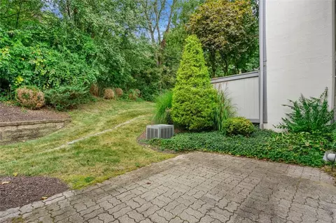 1592 Pinehurst Dr, Pittsburgh, PA 15241 photo 14
