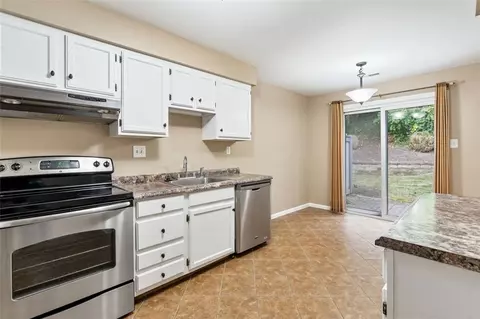 1592 Pinehurst Dr, Pittsburgh, PA 15241 photo 10