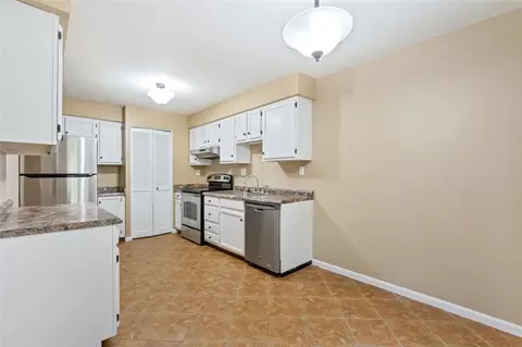 1592 Pinehurst Dr, Pittsburgh, PA 15241 photo 11