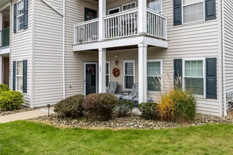 1002 Lenox Dr, Bethel Park, PA 15102