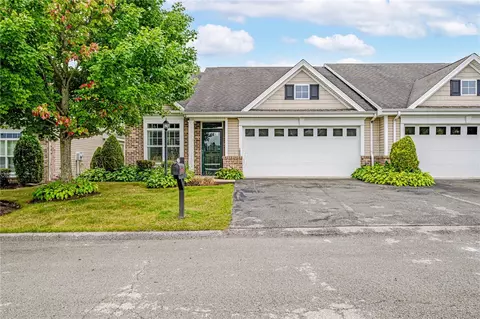 1020 Coronet Ln, Greensburg, PA 15601