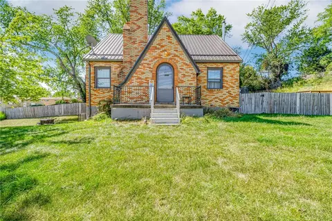 1403 Anderson Rd, Pittsburgh, PA 15209