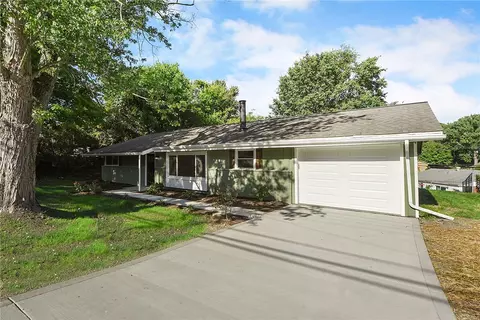 110 Hankey Farms Dr, Oakdale, PA 15071