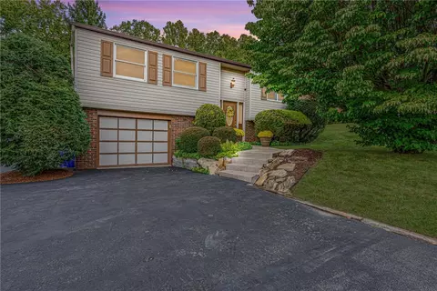 55 Observatory St, Manor, PA 15665