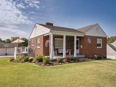 1109 Lengel Ave, Natrona Heights, PA 15065