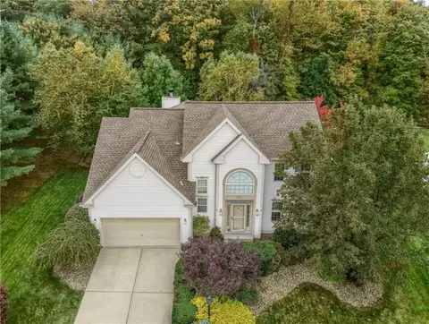 101 Bristol Dr, Seven Fields, PA 16046 photo 2