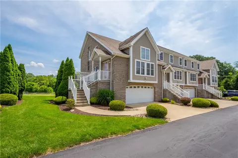 1057 Waterford Ct E, Canonsburg, PA 15317