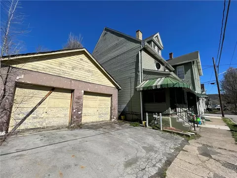 19 N Cedar St, New Castle, PA 16102
