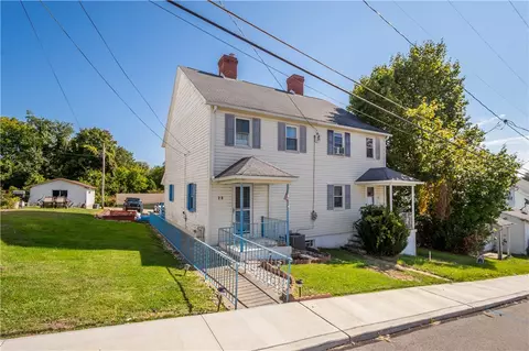 28 Lincoln St, Cokeburg, PA 15324