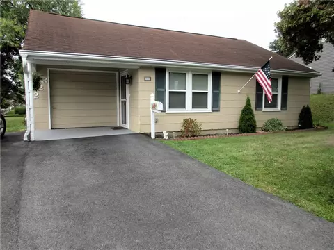 222 Florida Dr, New Kensington, PA 15068